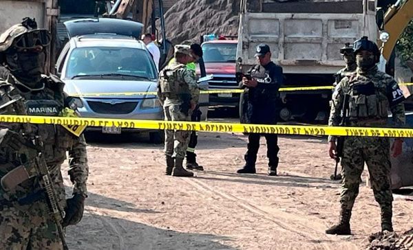 ¡OBRERO MUERE APLASTADO POR RETROEXCAVADORA!