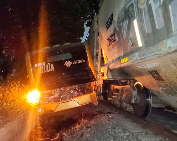 ¡TREN ARRASTRÓ CAMIÓN ‘ULÚA’!
