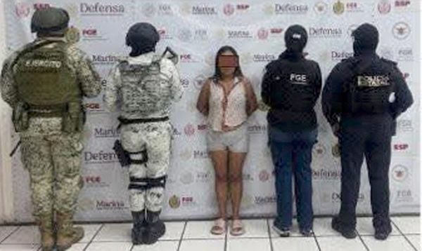 ¡UNA MUJER DETENIDA EN UN CATEO EN EL FRACCIONAMIENTO HACIENDA SOTAVENTO!