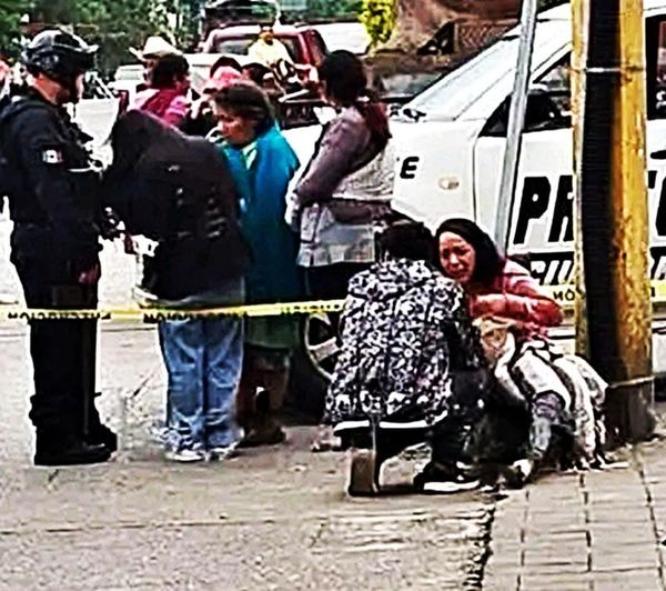 ¡CAFRE ATROPELLÓ Y MATÓ A NIÑA FRENTE A SU MAMÁ!