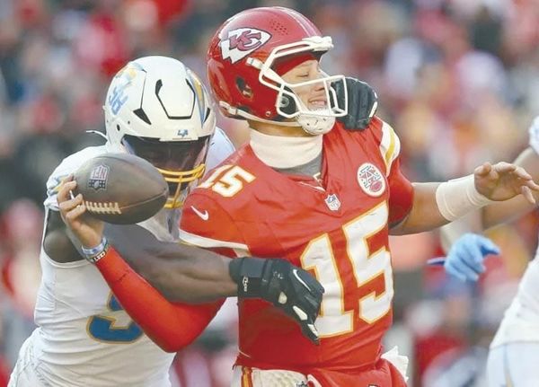 ¡CONFIRMAN CHIEFS ROTURA DE LIGAMENTO DE PATRICK MAHOMES!