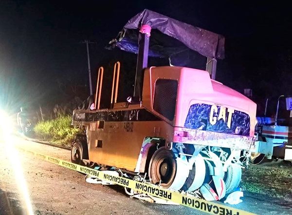 ¡MUERE MOTOCICLISTA APLASTADO POR MÁQUINA CATERPILLAR!