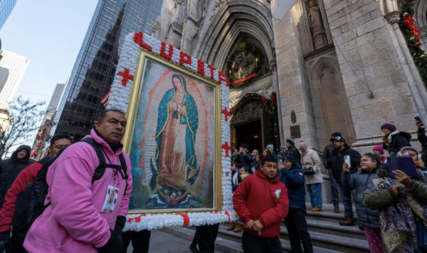 NADIE LOS PARA! Paisanos de NY desafían el frío y al ICE para honrar a la Virgen