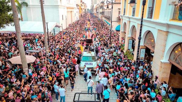 ¡DESFILAN LOS REYES! - Y PARTEN MEGA-ROSCA EN EL ZÓCALO