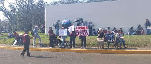 ¡PROTESTAN EN LAS BAJADAS! - *Exigen salario digno y derechos básicos