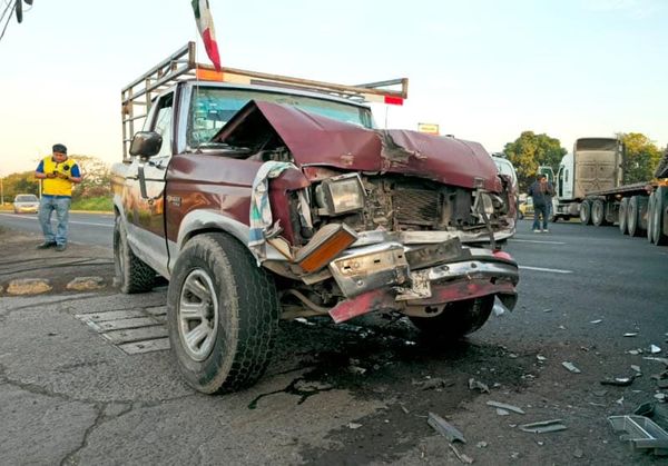 ¡SE IMPACTÓ CONTRA PLANA DE TRÁILER EN TEJERÍA!