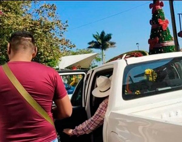 ¡HUYE DE LA PRENSA ALCALDE DE IXTAZOQUITLÁN! - *Evita tema de escolta a exalcalde