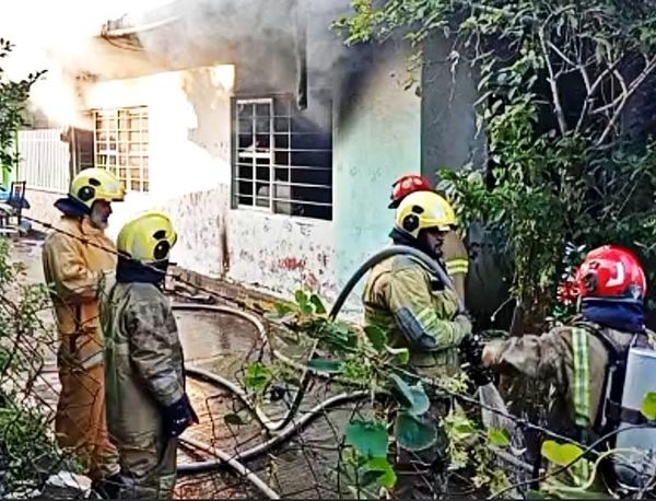 ¡FUEGO ARRASÓ CON HUMILDE VIVIENDA!