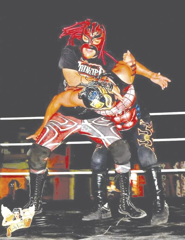 ¡LLEGA NOCHE DE REYES CON GRAN LUCHA LIBRE!