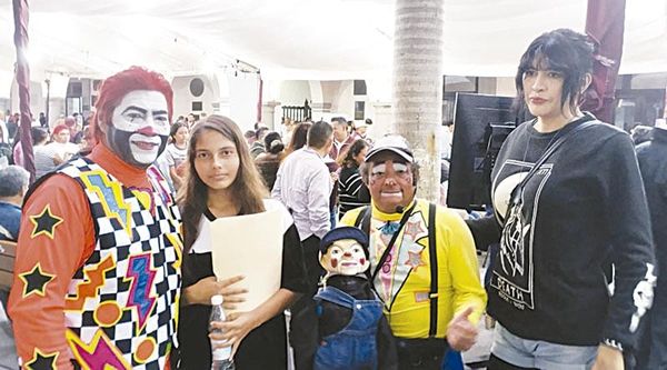 ¡QUIEREN TRABAJAR LOS PAYASITOS!