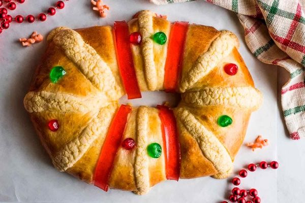 ¿CUÁLES BEBIDAS SE PUEDEN TOMAR JUNTO CON LA ROSCA DE REYES?