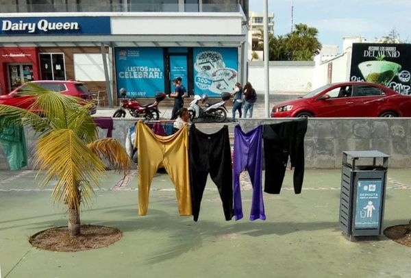 ¡TENDEDERO-GATE! - *Personas sin hogar se instalan en camellones del fraccionamiento