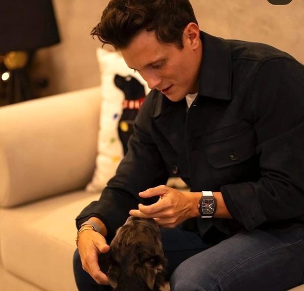 ¡RELOJ-GATE DE MEMO JR.! - *Activista lo juzga como funcionario público y la austeridad republicana