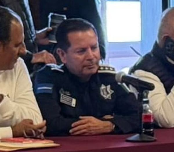 ¡ASALTANTES GOLPEARON Y JALARON DEL CABELLO A TRABAJADORAS DE FARMACIA GUADALAJARA!