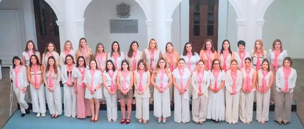 ¡MARYJOSE LE DA LA BIENVENIDA!