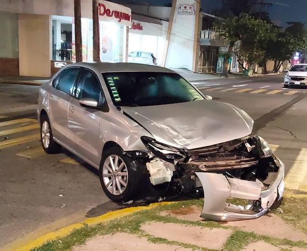 ¡ACABAN LA PACHANGA CHOCANDO!