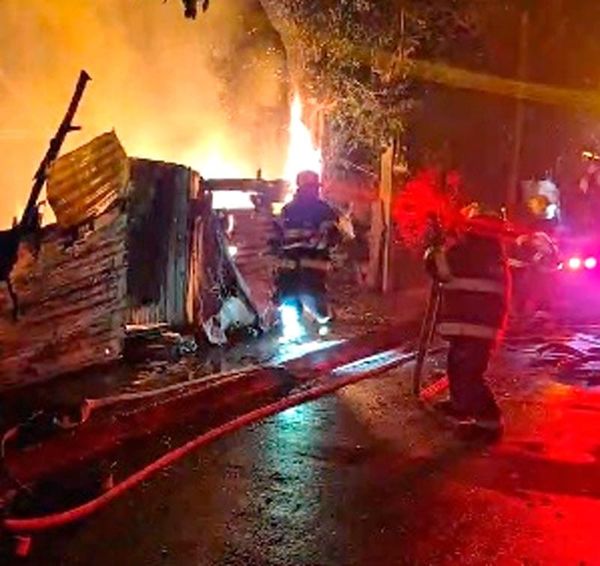 ¡SE ENFURECIÓ BETO Y QUEMÓ LA VIVIENDA DE SU VECINO!