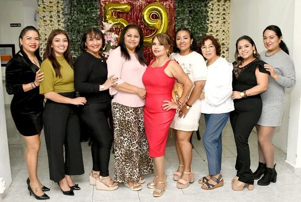 CLARA ESPINOZA CELEBRA EN GRANDE