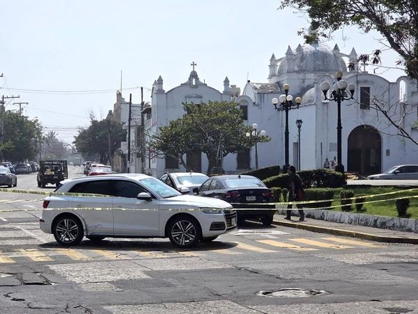 ¡CHOCAN CAMIONETAS A UNOS METROS DE BARRIO DE LA HUACA!