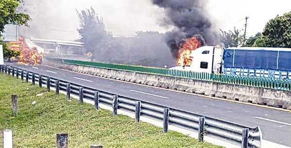 ¡“NOMÁS NOS HACEN DAR VUELTAS”!