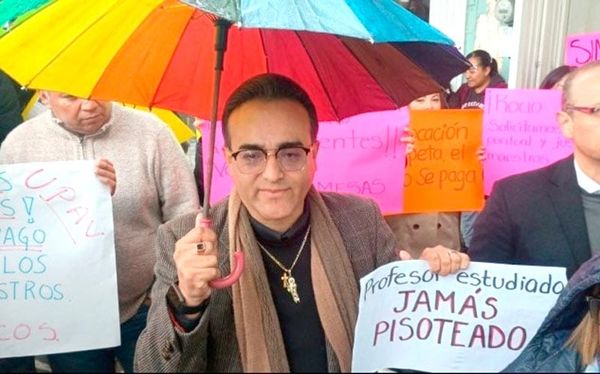 ¡OCHO MESES SIN PAGO! - *Docentes del UPAV de Orizaba exigen el pago de su salario