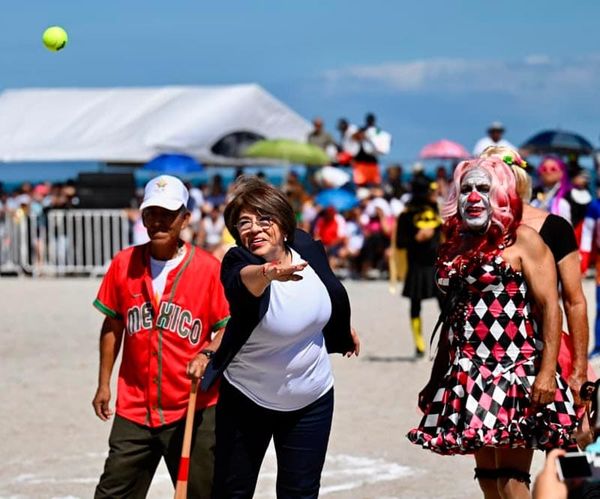 ¡PALIZA DE “SOLTERAS”!