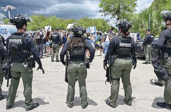 ¡ICE DETIENE A 152 MIGRANTES EN TRES DÍAS EN FLORIDA! - ENTRE LOS DETENIDOS HAY MEXICANOS