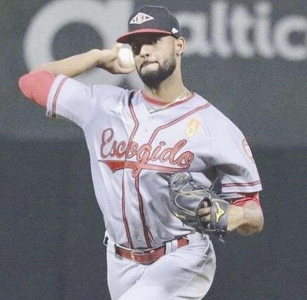 ¡CRISTOPHER MOLINA LLEGA AL EL ÁGUILA!