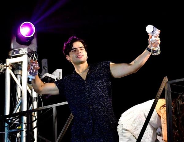 ¡ARRASÓ AARON MERCURY!