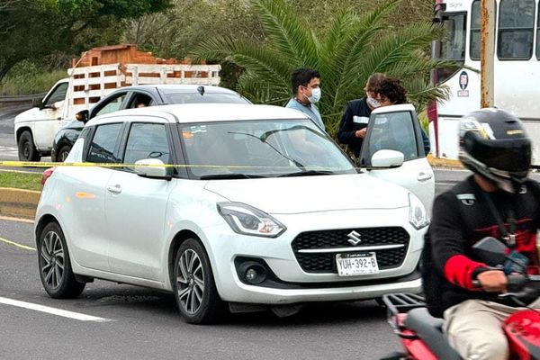 ¡MUJER MURIÓ POR INFARTO DENTRO DE AUTOMÓVIL!