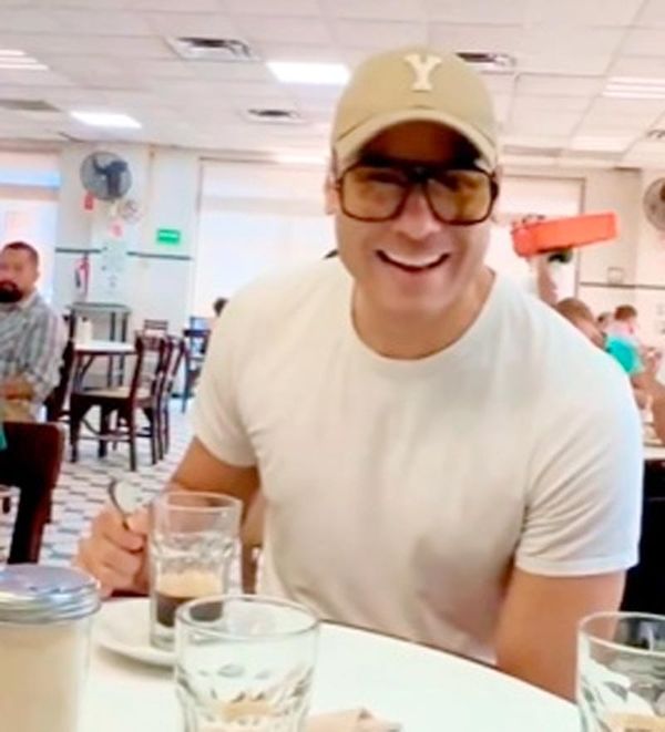 ¡CARLOS RIVERA PASÓ POR SU CAFÉ A LA PARROQUIA!