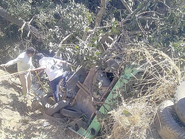 ¡SUMAN 11 MUERTOS EN DOS VOLCADURAS DE VEHÍCULOS!