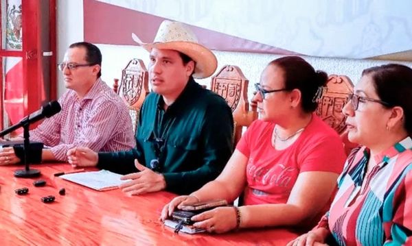 ¡SIETE DENUNCIAS! - CONTRA EX ALCALDE DE SANTIAGO