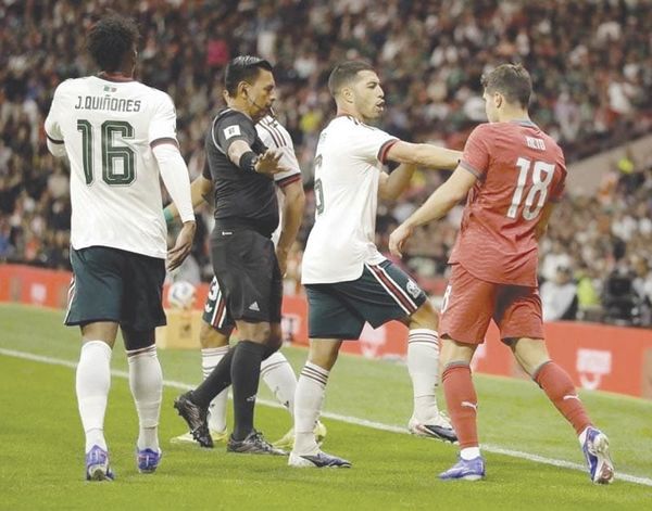 ¡ABUCHEADOS…! - UCHALE