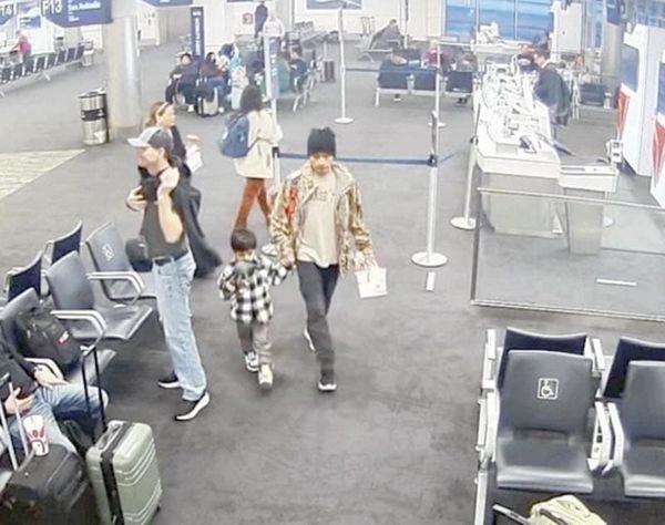 ¡ICE ESTÁ TRANSPORTANDO A LOS MIGRANTES EN VUELOS COMERCIALES!