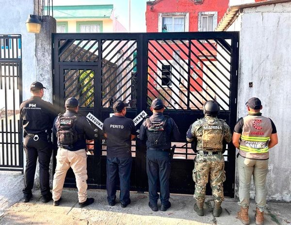 ¡CATEAN VIVIENDA Y RESCATAN A 8 PERRITOS EN COATZACOALCOS!