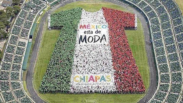 ¡MÉXICO LOGRA RÉCORD POR LA CAMISETA MÁS GRANDE DEL MUNDO!