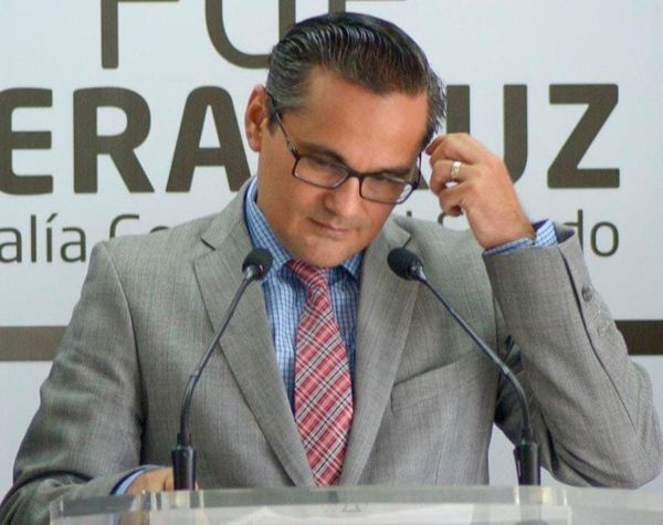 ¡SE VUELVE A QUEDAR WINCKLER! - *Le sacan tres nuevos delitos al ex fiscal de Veracruz