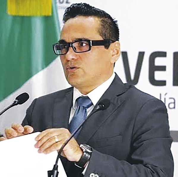 ¡NO LO DEJAN SALIR! - A WINCKLER