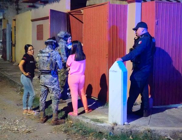 ¡ACUSAN A VECINO “COCHINÓN” DE ESPIAR A DAMA CUANDO SE BAÑABA!