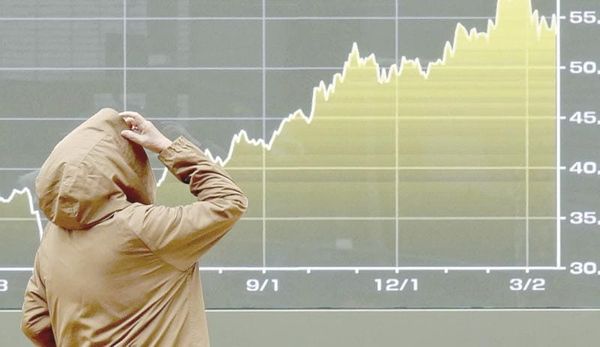 ¡WALL STREET SUBE Y EL PETRÓLEO BAJA!