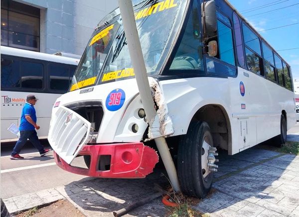 ¡‘TORTAZO’ FRENTE A PLAZA CRISTAL!