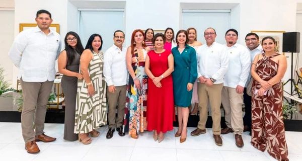 ¡Y PROTESTA ADRIANA!