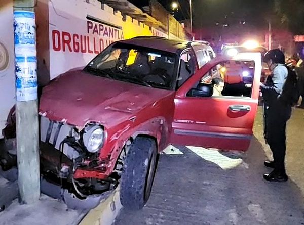 ¡BORRACHAZO CONTRA POSTE!