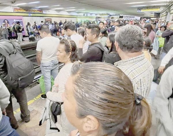¡CAOS EN EL METRO!