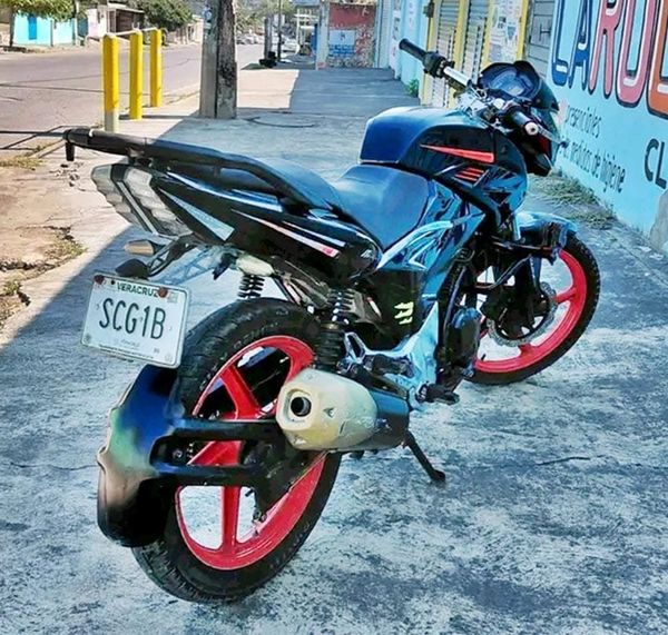 ¡DEJAN A PIE A CLIENTE!