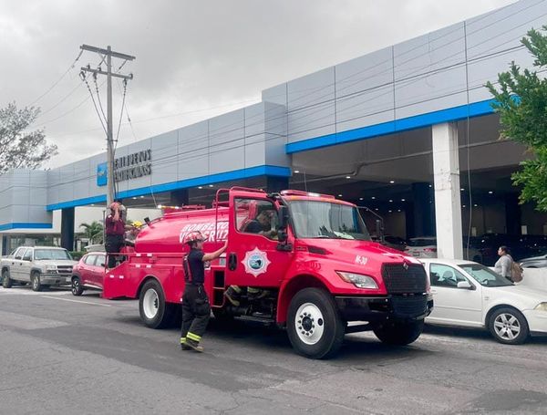 ¡SE LLEVAN SUSTO EN AGENCIA CHEVROLET POR CONATO DE INCENDIO!
