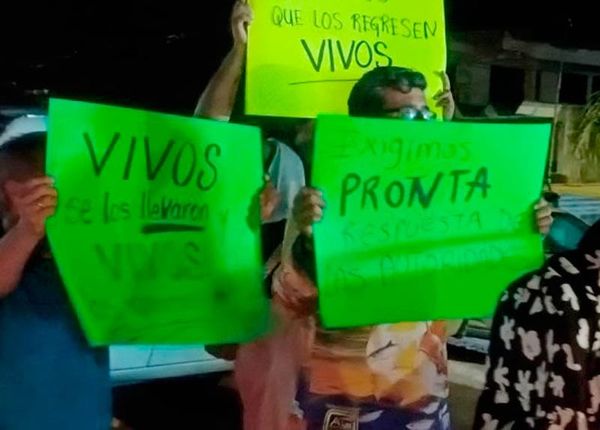 ¡BLOQUEO EN LA CARRETERA! - *Por taxistas desaparecidos