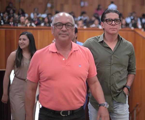 ¡PROPONEN UNIFORME NEUTRO!