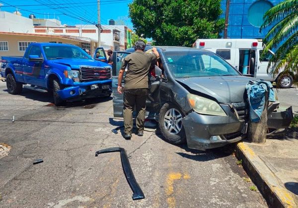 ¡ENCONTRONAZO DE CAMIONETAS EN EL FRACCIONAMIENTO REFORMA!